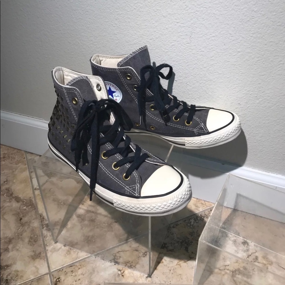 Converse Size 8 Gray/Cream Studded